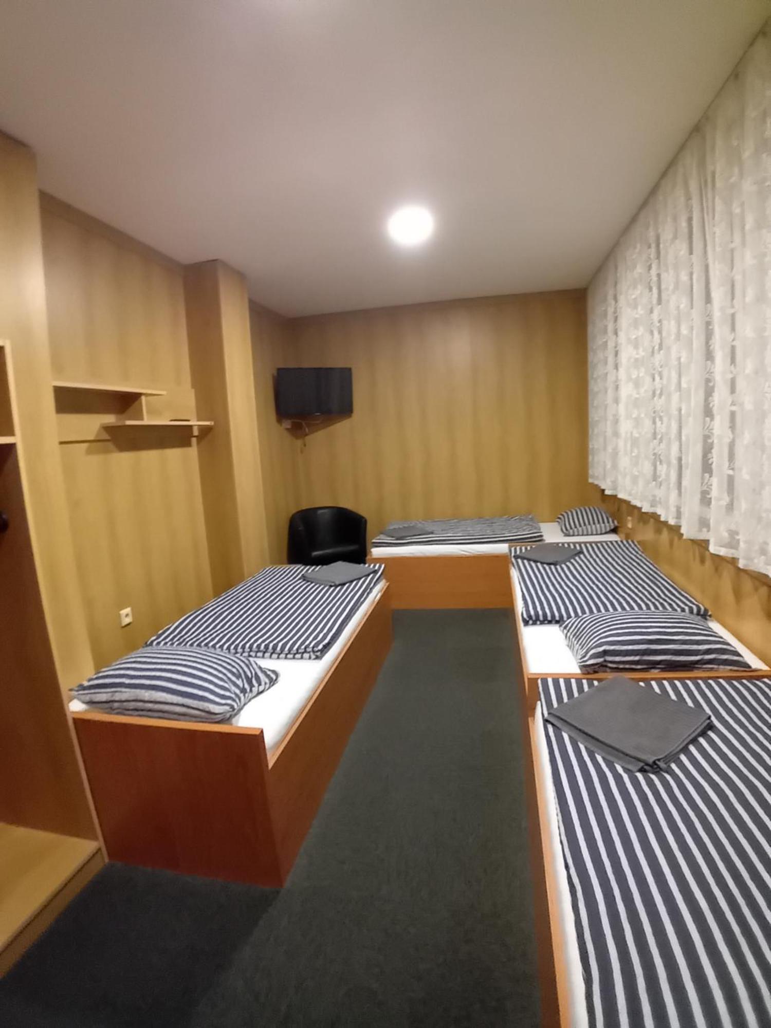 Hotel Zimni Stadion Slany Ngoại thất bức ảnh